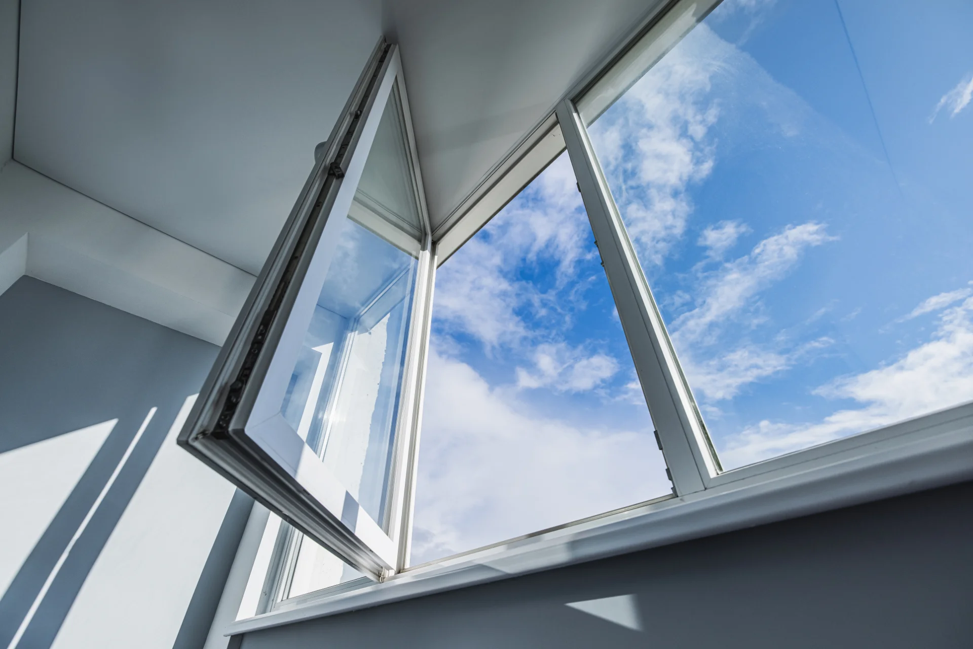 VLX 80 Casement Window in Stuart, FL | TruePane Windows & Doors - detail 1